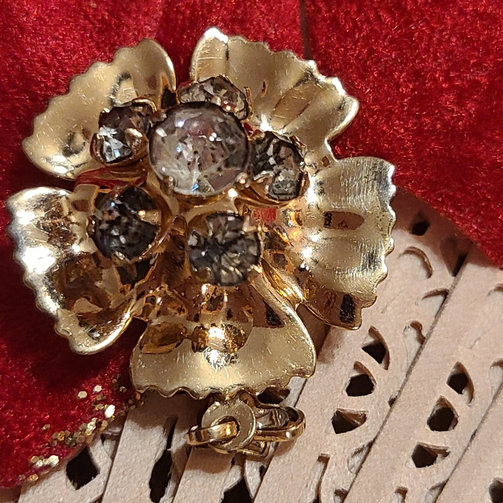 Vintage Gold Floral Brooch